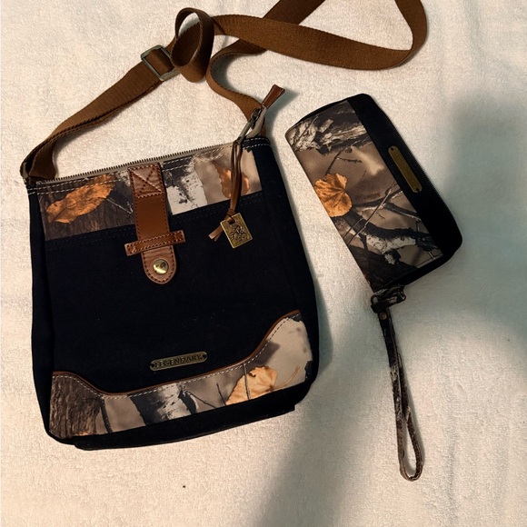 Legendary Whitetail Camo Crossbody Bag and Wristlet Set - Picture 3 of 12